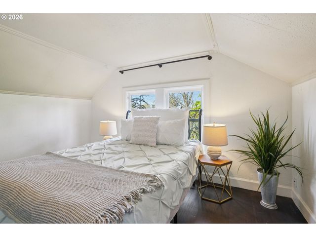 1005 Ne KILLINGSWORTH St, Portland, OR 97211