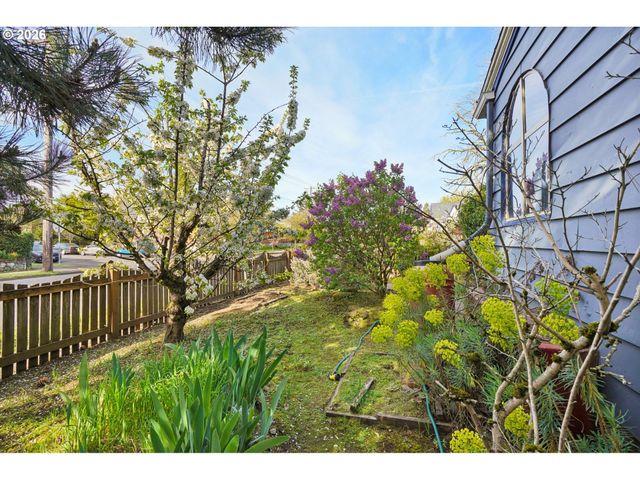 1005 Ne KILLINGSWORTH St, Portland, OR 97211