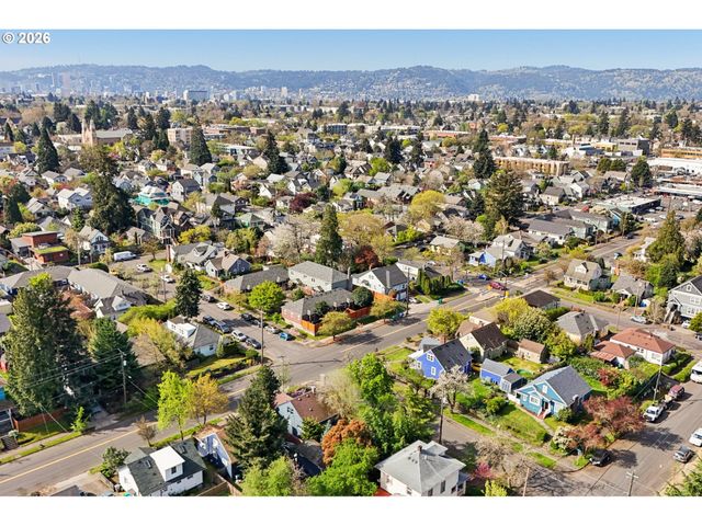 1005 Ne KILLINGSWORTH St, Portland, OR 97211