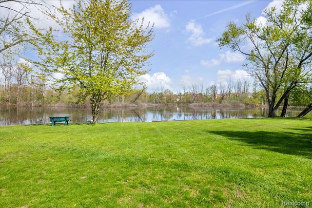 5610 Croswell Road, Waterford Charter Township, MI 48327