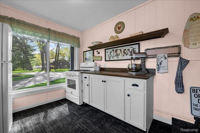 5610 Croswell Road, Waterford Charter Township, MI 48327