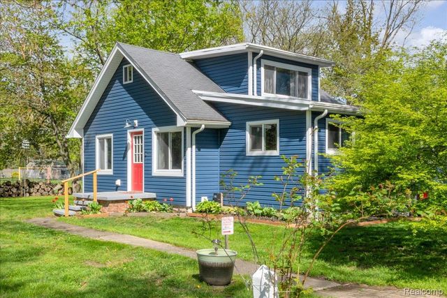 5610 Croswell Road, Waterford Charter Township, MI 48327