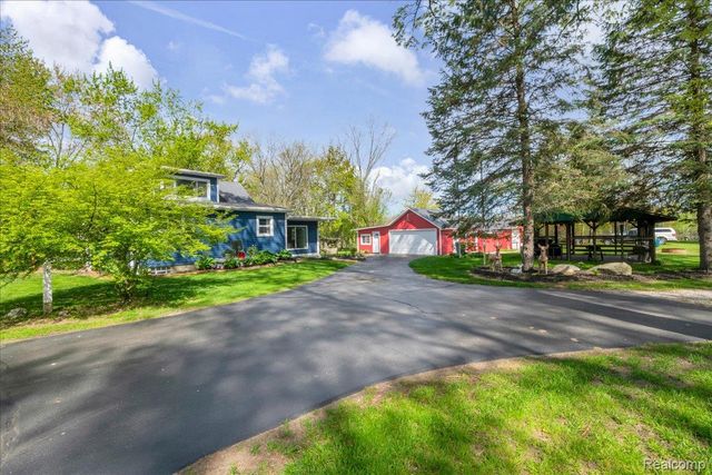 5610 Croswell Road, Waterford Charter Township, MI 48327