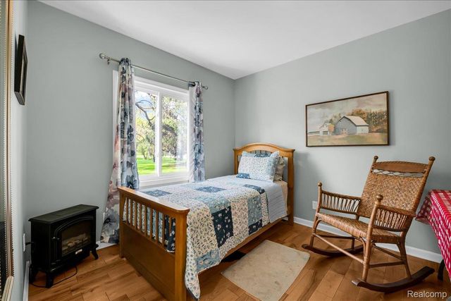 5610 Croswell Road, Waterford Charter Township, MI 48327
