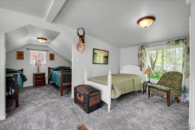 5610 Croswell Road, Waterford Charter Township, MI 48327