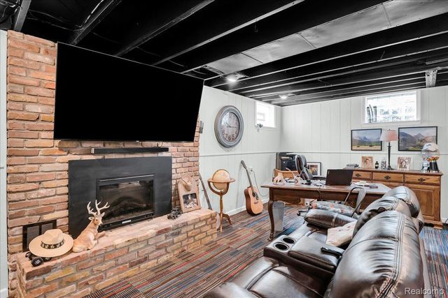 5610 Croswell Road, Waterford Charter Township, MI 48327