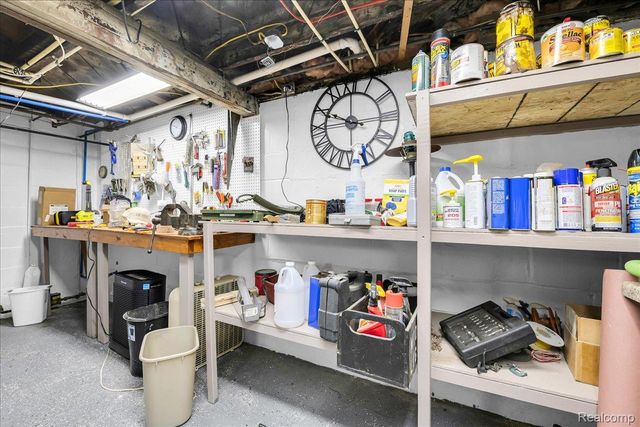 5610 Croswell Road, Waterford Charter Township, MI 48327