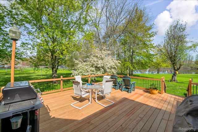 5610 Croswell Road, Waterford Charter Township, MI 48327