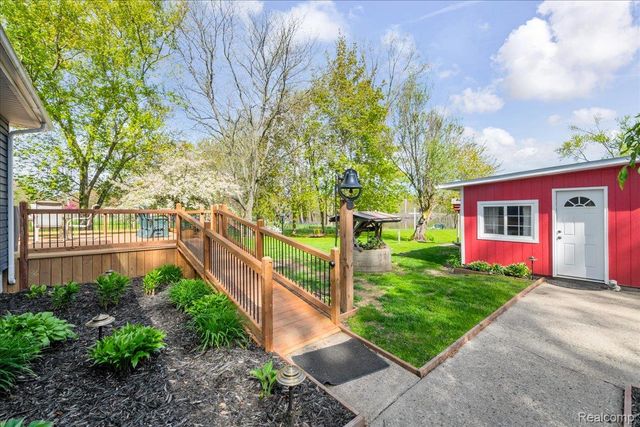 5610 Croswell Road, Waterford Charter Township, MI 48327