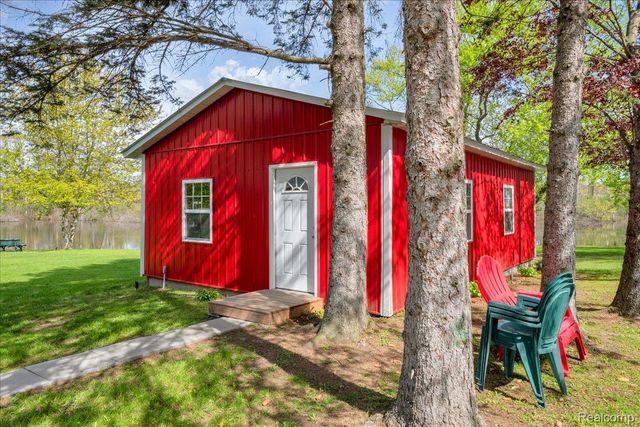 5610 Croswell Road, Waterford Charter Township, MI 48327