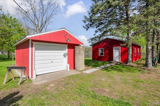 5610 Croswell Road, Waterford Charter Township, MI 48327