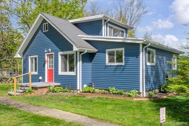 5610 Croswell Road, Waterford Charter Township, MI 48327