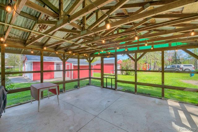 5610 Croswell Road, Waterford Charter Township, MI 48327