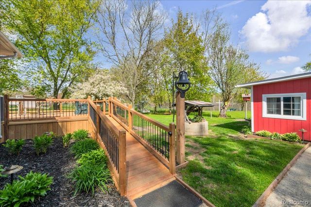 5610 Croswell Road, Waterford Charter Township, MI 48327