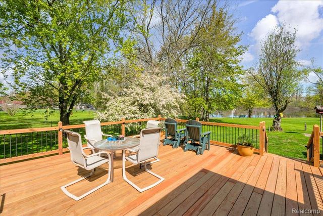 5610 Croswell Road, Waterford Charter Township, MI 48327