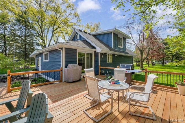 5610 Croswell Road, Waterford Charter Township, MI 48327