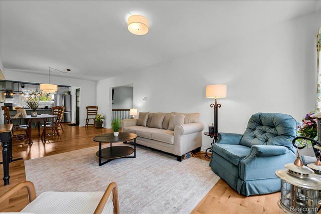 5610 Croswell Road, Waterford Charter Township, MI 48327