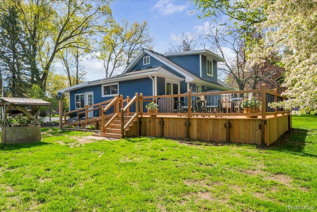 5610 Croswell Road, Waterford Charter Township, MI 48327