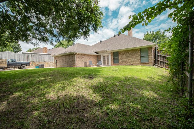 10141 Wandering Way Street, Benbrook, TX 76126