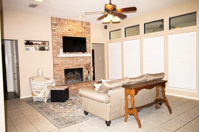 10141 Wandering Way Street, Benbrook, TX 76126