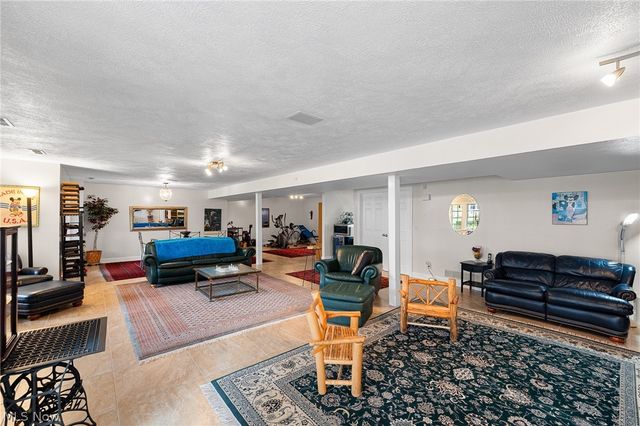 71 Haskell Drive, Bratenahl, OH 44108