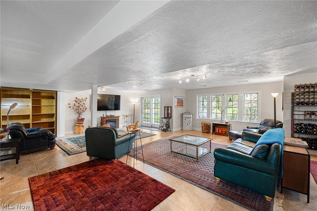 71 Haskell Drive, Bratenahl, OH 44108