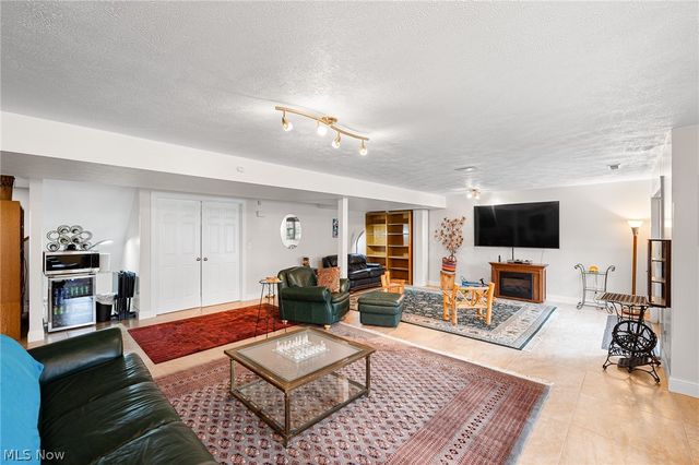 71 Haskell Drive, Bratenahl, OH 44108