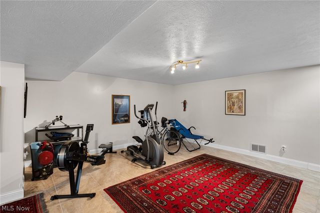 71 Haskell Drive, Bratenahl, OH 44108