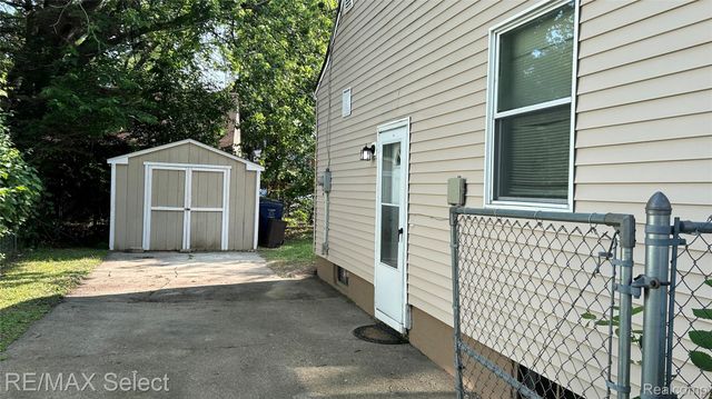 1902 Crestbrook Lane, Flint, MI 48507