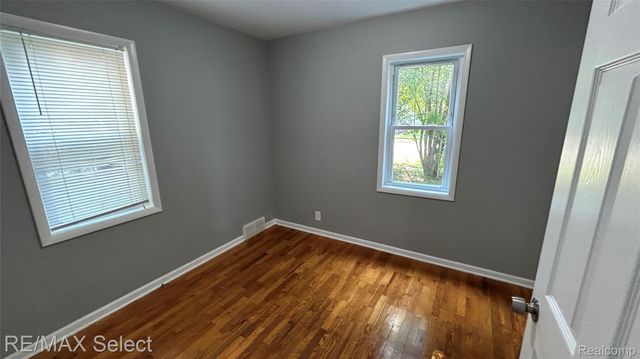 1902 Crestbrook Lane, Flint, MI 48507