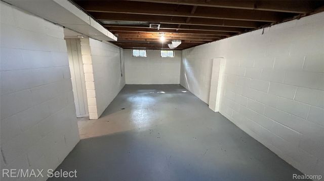 1902 Crestbrook Lane, Flint, MI 48507