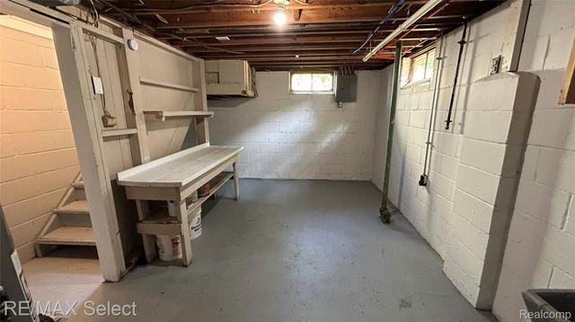 1902 Crestbrook Lane, Flint, MI 48507