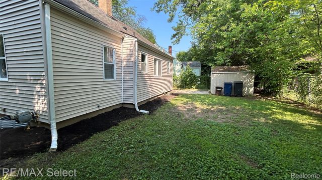 1902 Crestbrook Lane, Flint, MI 48507