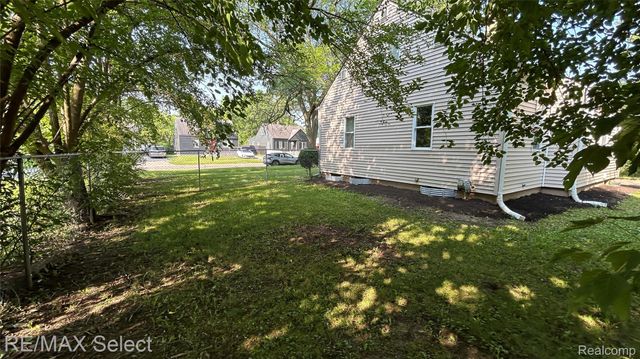 1902 Crestbrook Lane, Flint, MI 48507