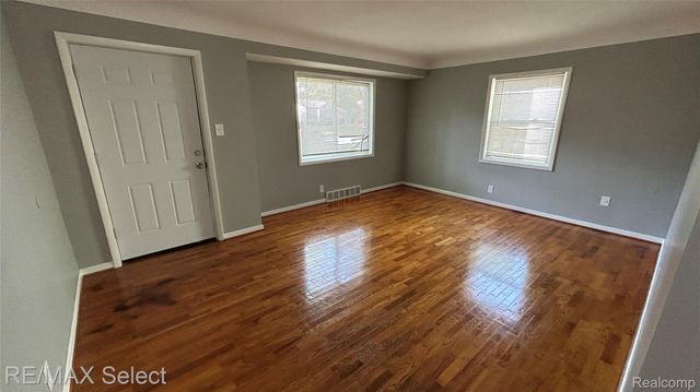 1902 Crestbrook Lane, Flint, MI 48507