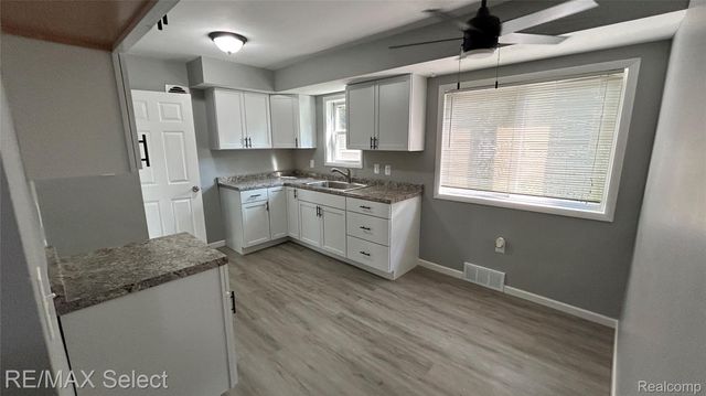 1902 Crestbrook Lane, Flint, MI 48507