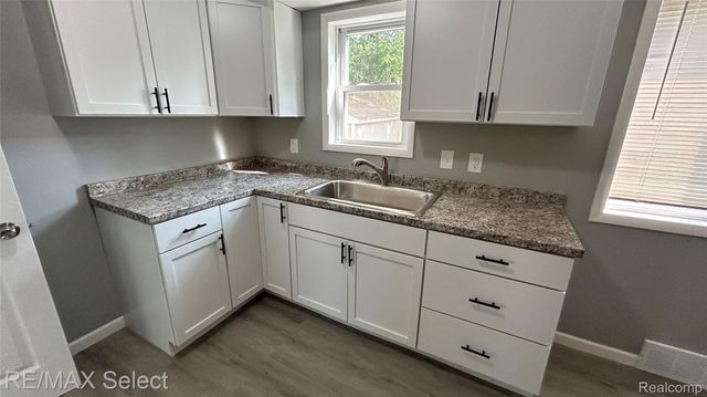 1902 Crestbrook Lane, Flint, MI 48507