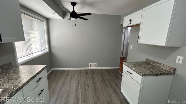 1902 Crestbrook Lane, Flint, MI 48507