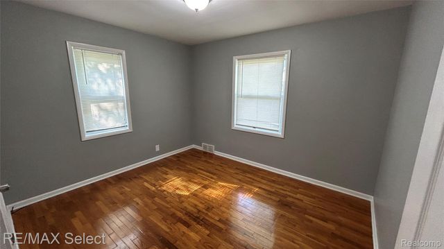 1902 Crestbrook Lane, Flint, MI 48507