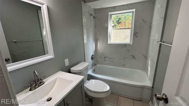 1902 Crestbrook Lane, Flint, MI 48507