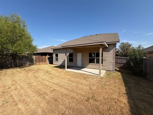 625 River Rock Drive, Azle, TX 76020