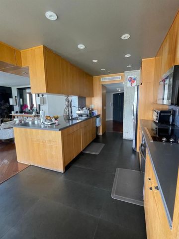 520 Brickell Key Dr A1216, Miami, FL 33131
