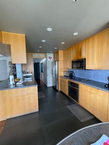 520 Brickell Key Dr A1216, Miami, FL 33131