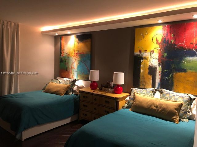 520 Brickell Key Dr A1216, Miami, FL 33131