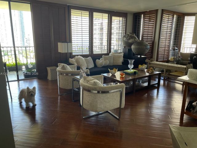 520 Brickell Key Dr A1216, Miami, FL 33131
