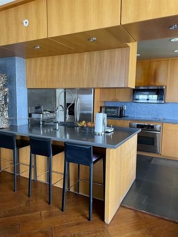 520 Brickell Key Dr A1216, Miami, FL 33131