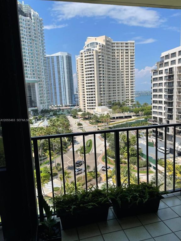 520 Brickell Key Dr A1216, Miami, FL 33131