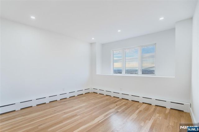 100 Harwood Terrace, Palisades Park, NJ 07650