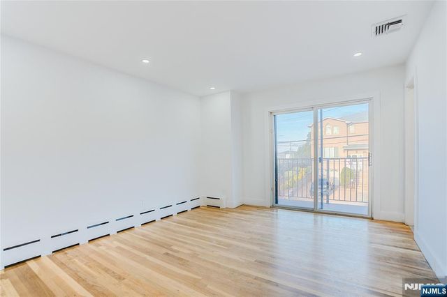 100 Harwood Terrace, Palisades Park, NJ 07650