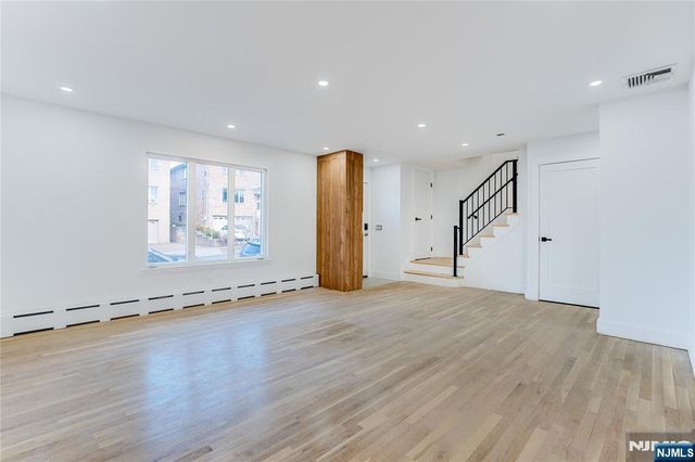 100 Harwood Terrace, Palisades Park, NJ 07650